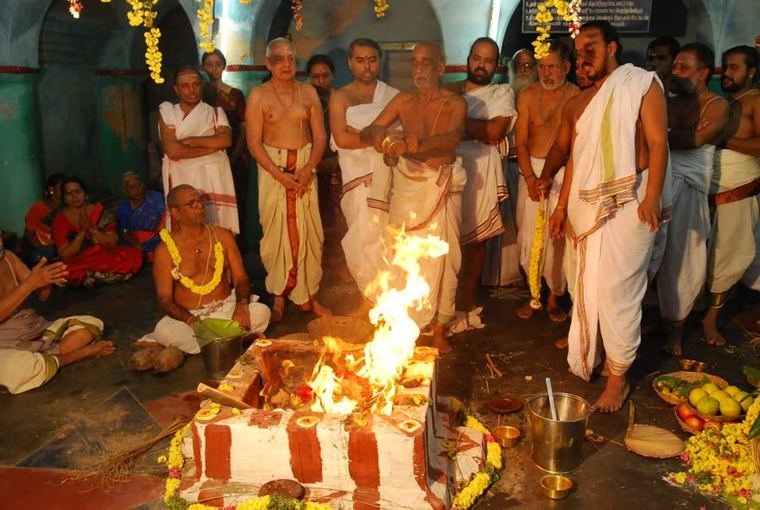 The homa, standing in prayer