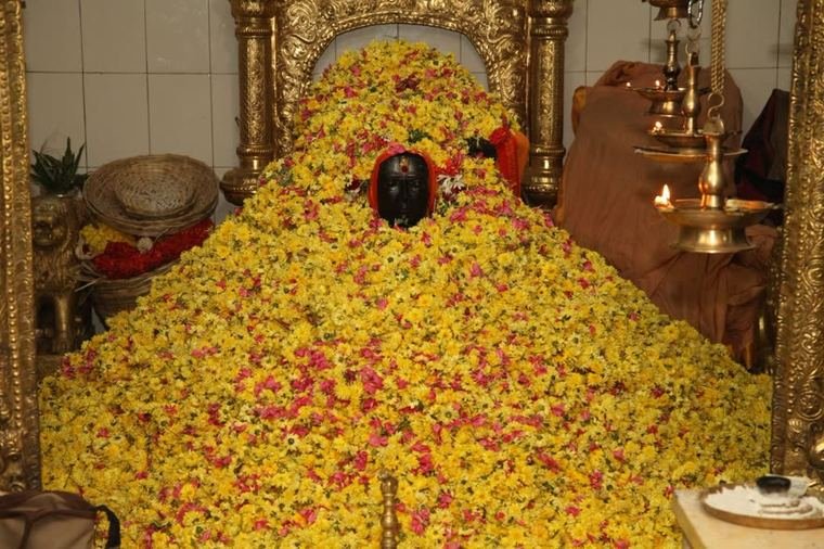 The samadhi covered in flowers