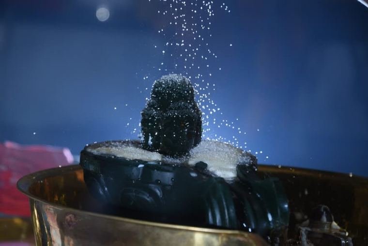 Rice showered in offering