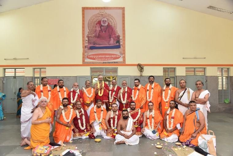 Vedic scholars of the Aradhana