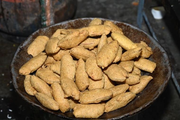 Vadai, prepared by the thousand